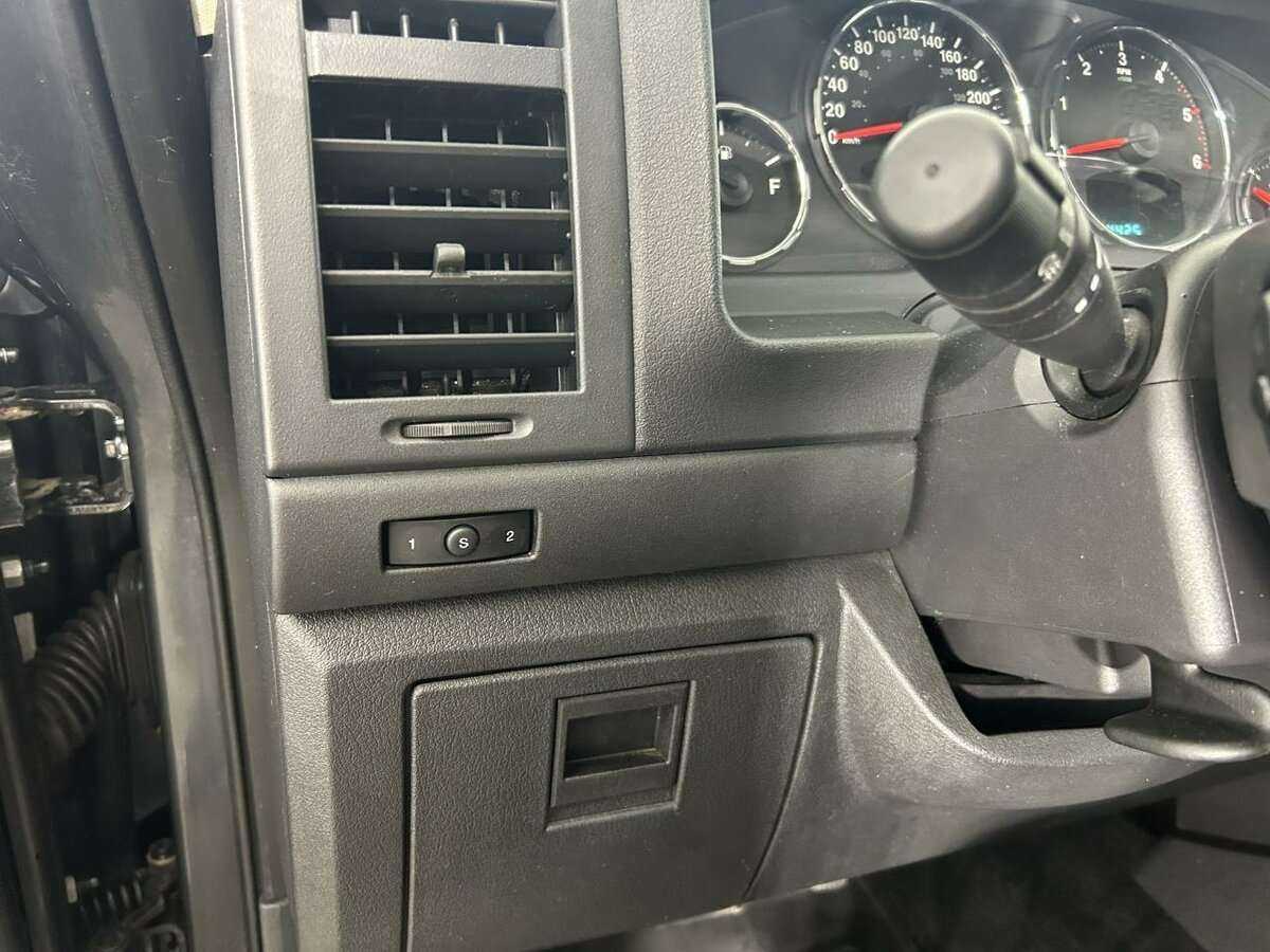 Jeep Cherokee с пробегом — 2010 год. Фото: #8