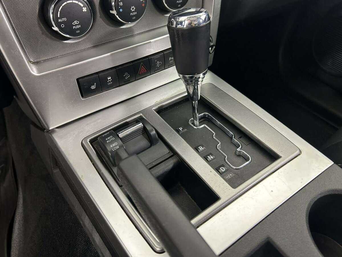 Jeep Cherokee с пробегом — 2010 год. Фото: #12