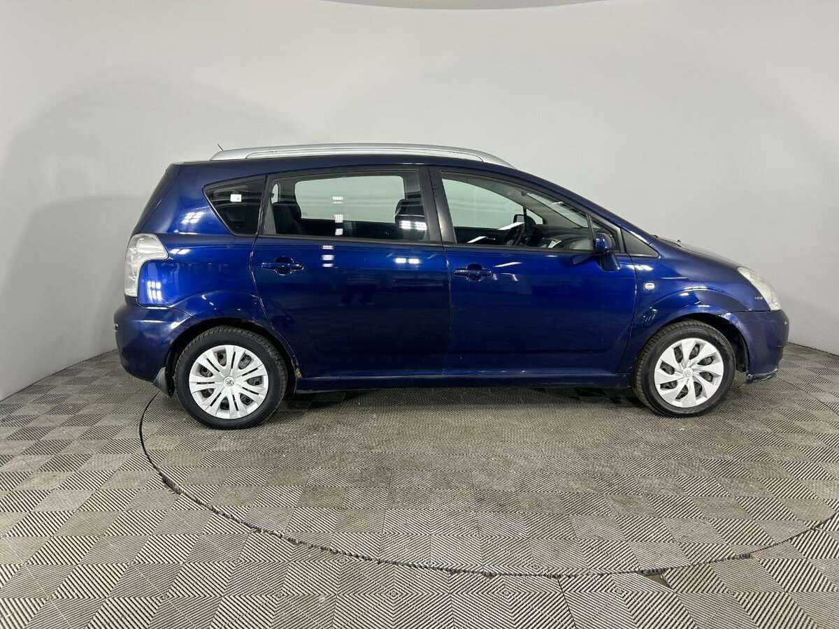 Toyota Corolla Verso с пробегом — 2006 год. Фото: #3