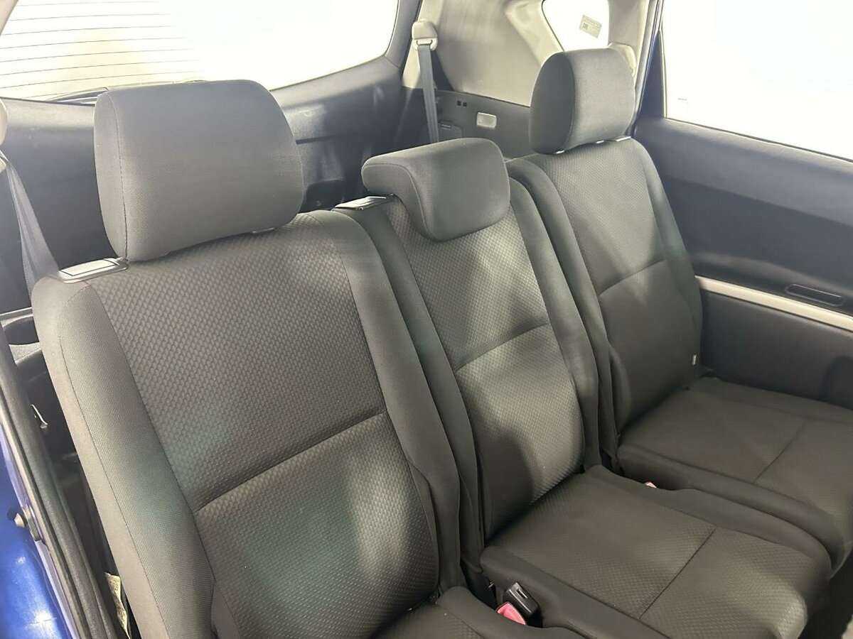 Toyota Corolla Verso с пробегом — 2006 год. Фото: #14