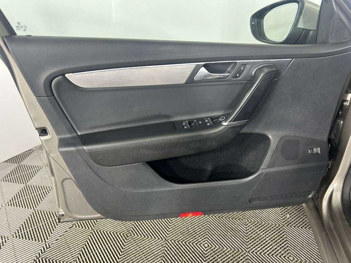 Volkswagen Passat с пробегом — 2011 год. Фото: #7