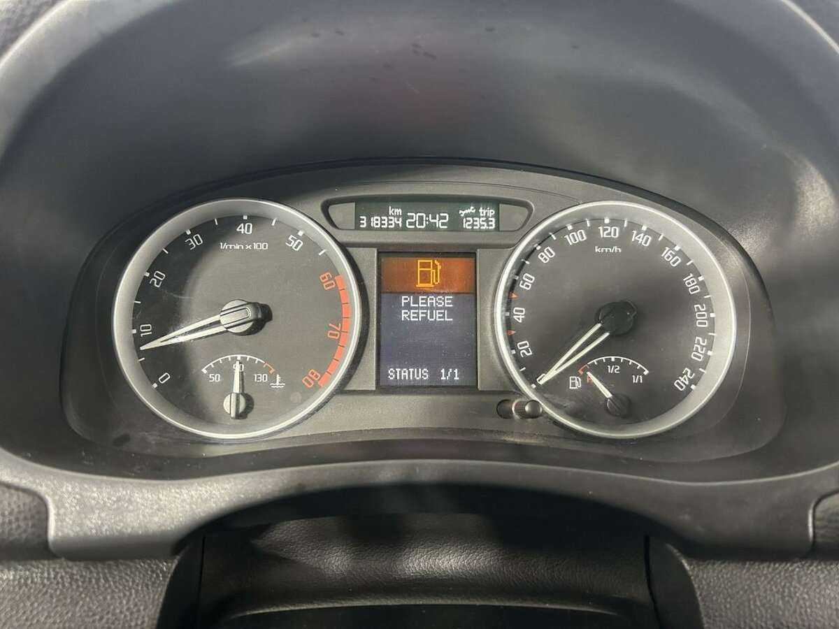 Skoda Fabia с пробегом — 2008 год. Фото: #10