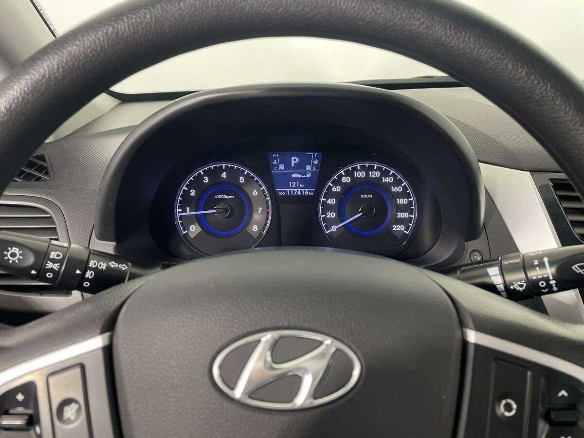 Hyundai Solaris с пробегом — 2012 год. Фото: #10