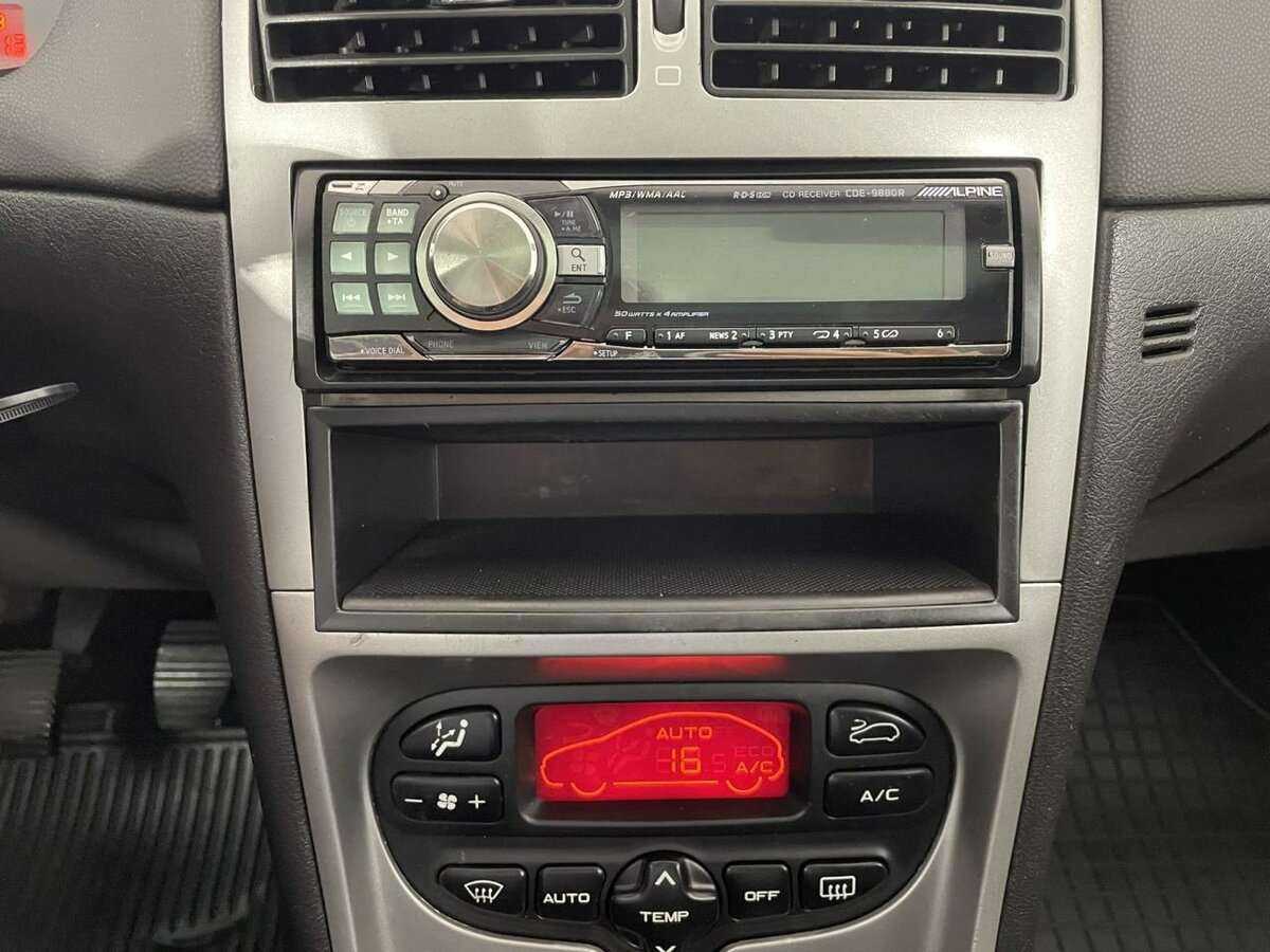 Peugeot 307 с пробегом — 2004 год. Фото: #11