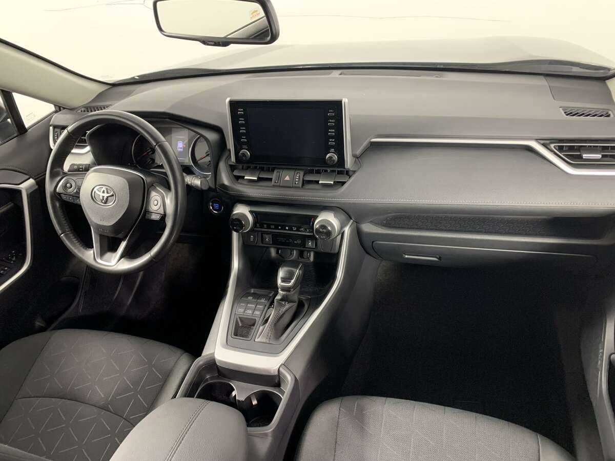 Toyota RAV4 с пробегом — 2021 год. Фото: #8