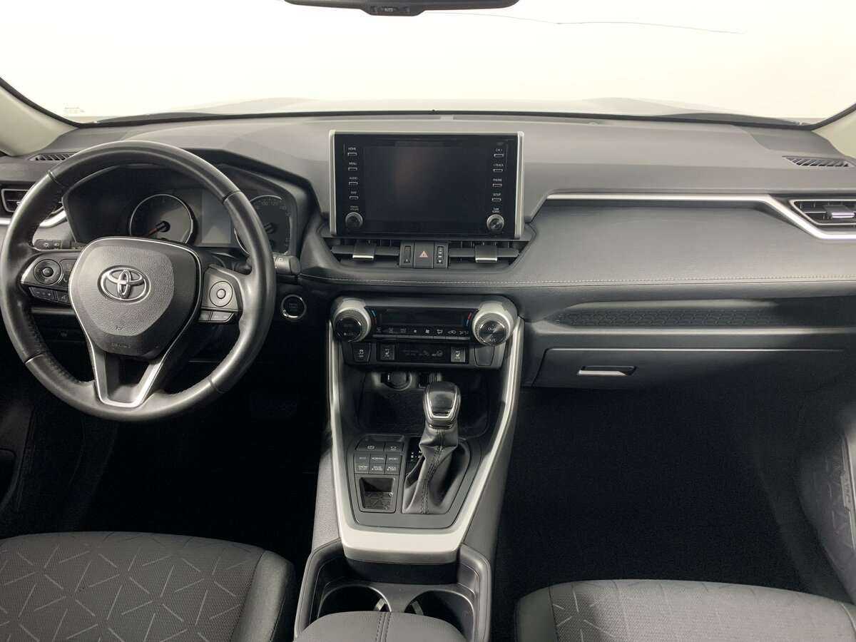 Toyota RAV4 с пробегом — 2021 год. Фото: #11