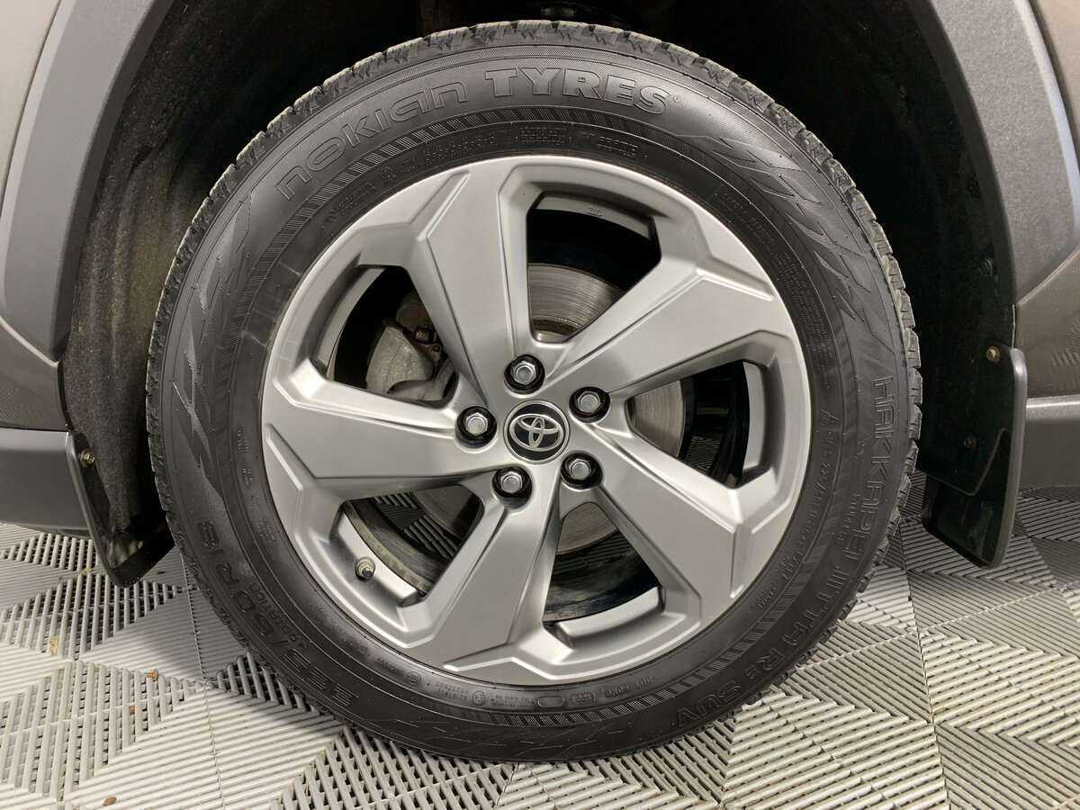 Toyota RAV4 с пробегом — 2021 год. Фото: #14