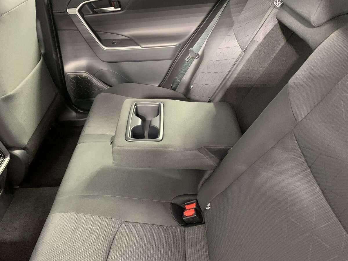 Toyota RAV4 с пробегом — 2021 год. Фото: #16