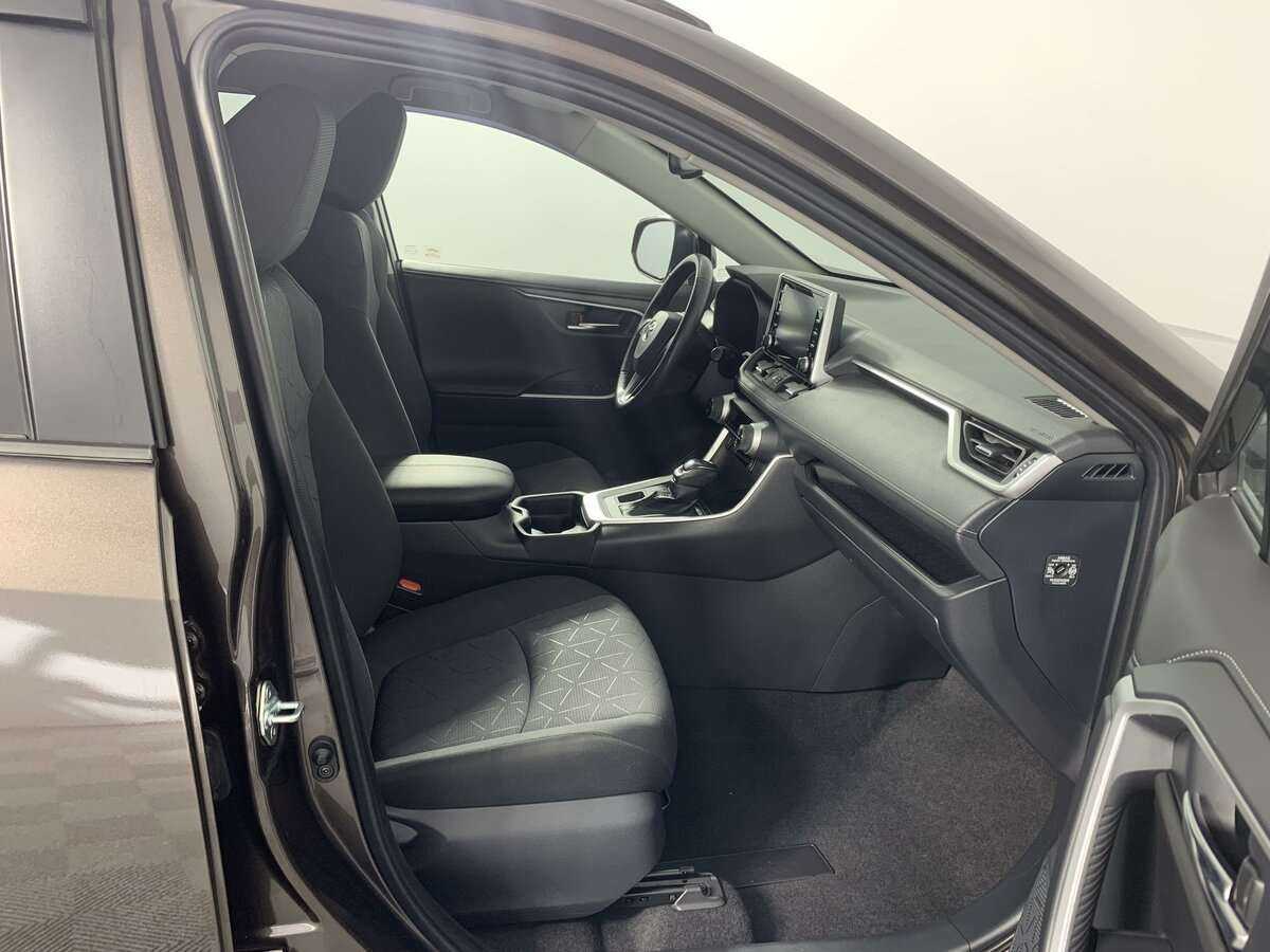 Toyota RAV4 с пробегом — 2021 год. Фото: #22