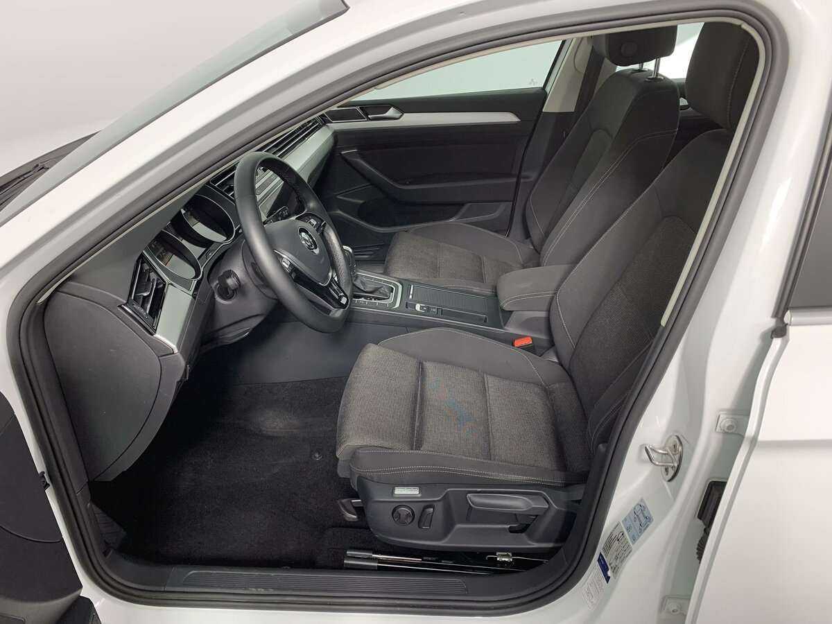 Volkswagen Passat с пробегом — 2019 год. Фото: #13