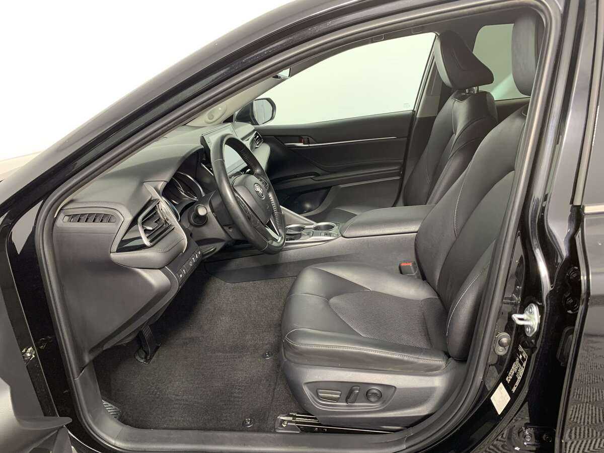 Toyota Camry с пробегом — 2021 год. Фото: #16