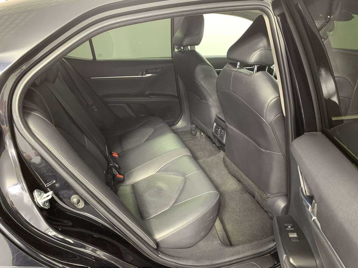 Toyota Camry с пробегом — 2021 год. Фото: #17