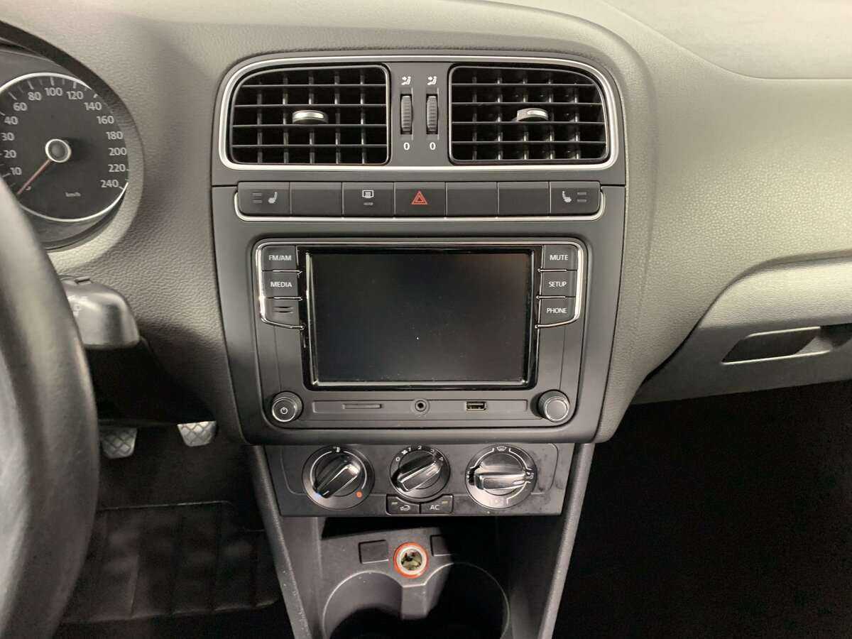 Volkswagen Polo с пробегом — 2012 год. Фото: #16