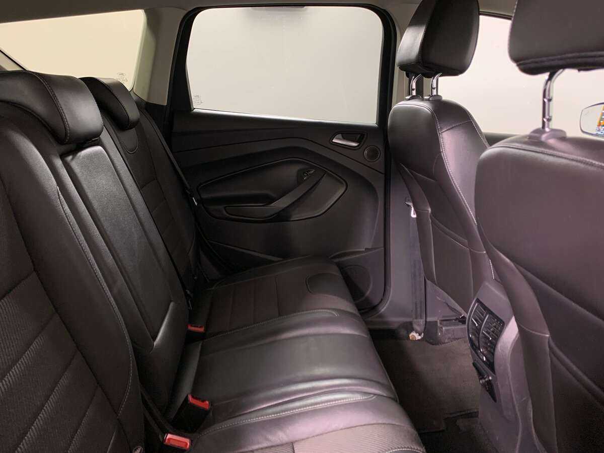 Ford Kuga с пробегом — 2014 год. Фото: #14