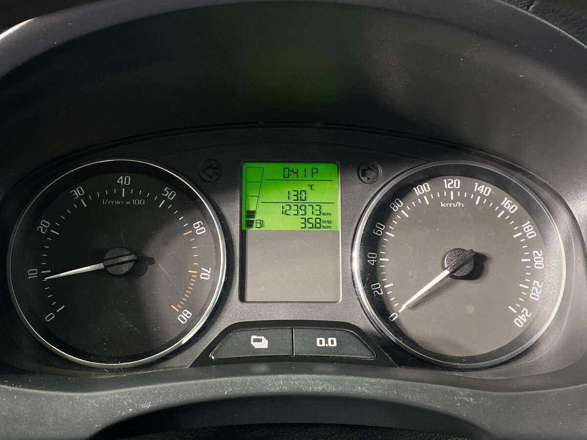 Skoda Roomster с пробегом — 2011 год. Фото: #14