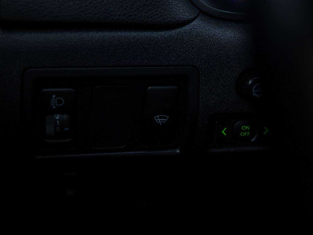 Lexus IS с пробегом — 2006 год. Фото: #12