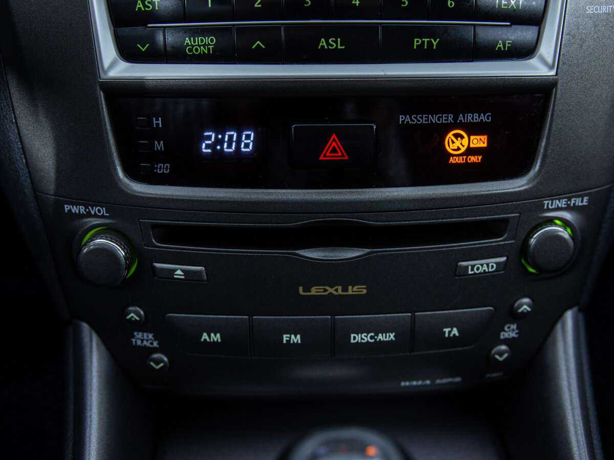 Lexus IS с пробегом — 2006 год. Фото: #16