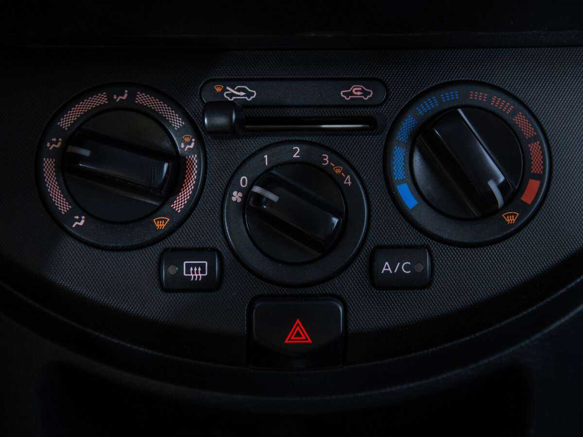 Nissan Note с пробегом — 2011 год. Фото: #12