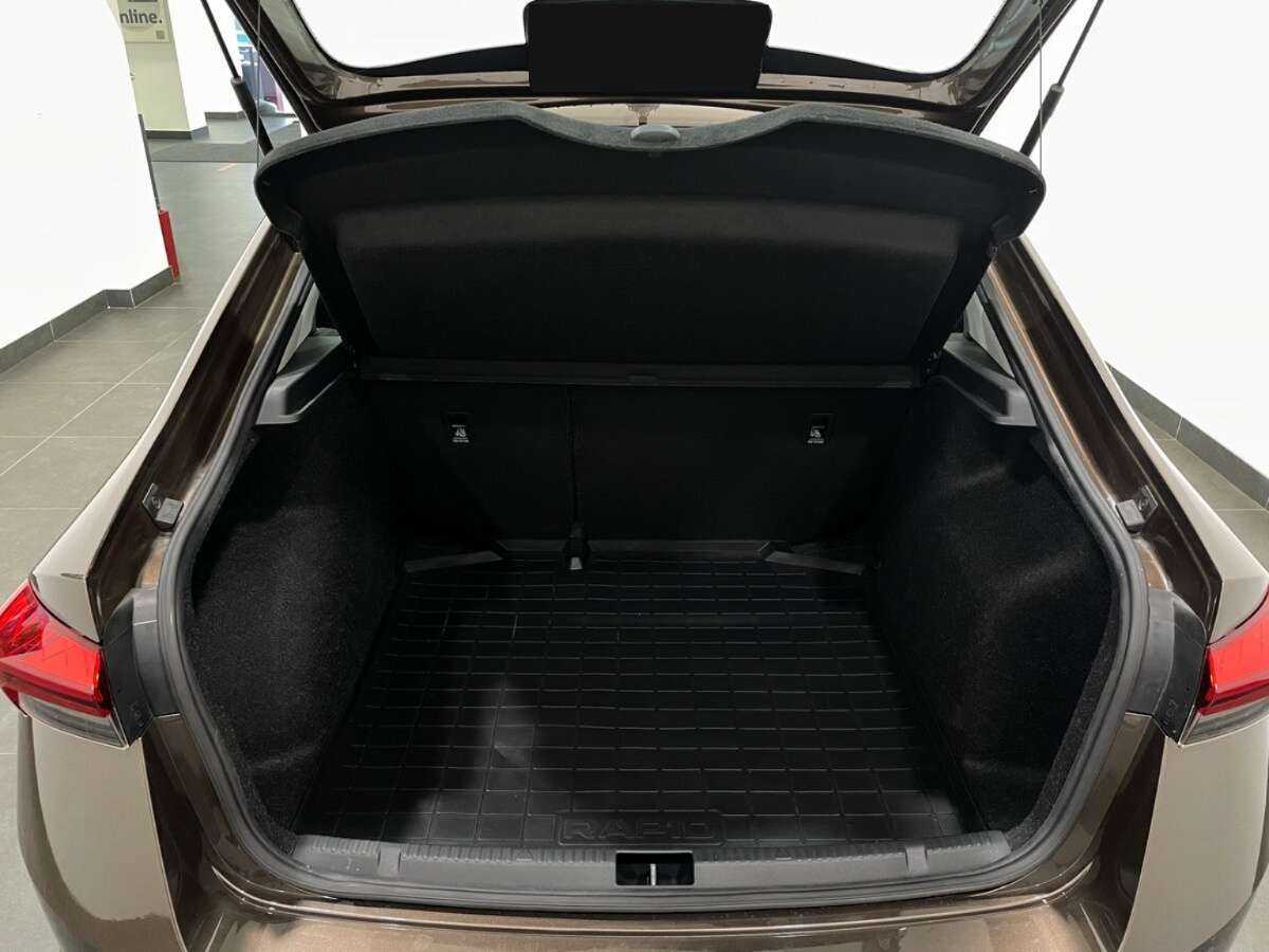 Skoda Rapid с пробегом — 2022 год. Фото: #11