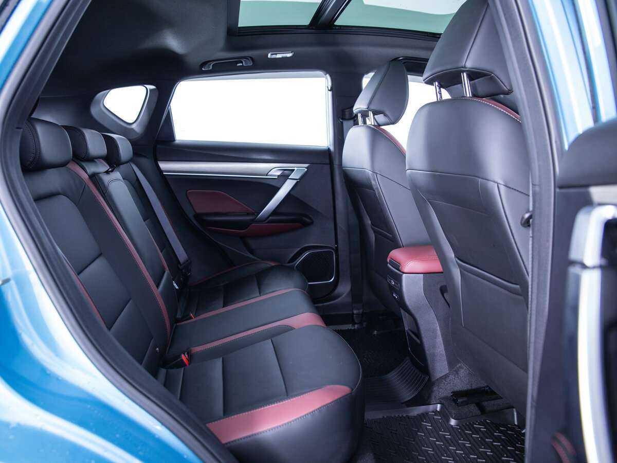 Geely Coolray с пробегом — 2023 год. Фото: #8