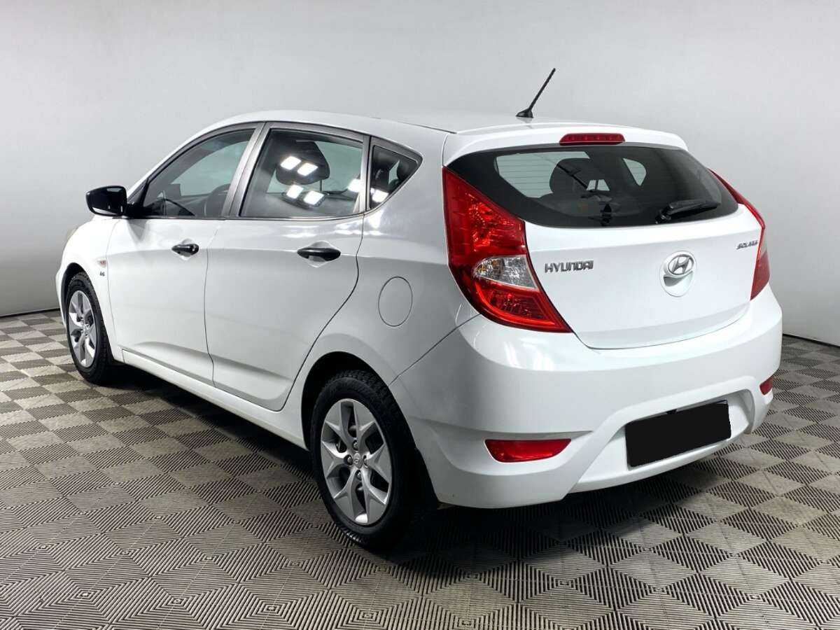 Hyundai Solaris с пробегом — 2014 год. Фото: #6