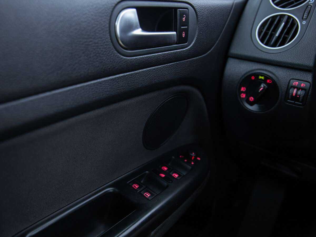 Volkswagen Golf Plus с пробегом — 2012 год. Фото: #11