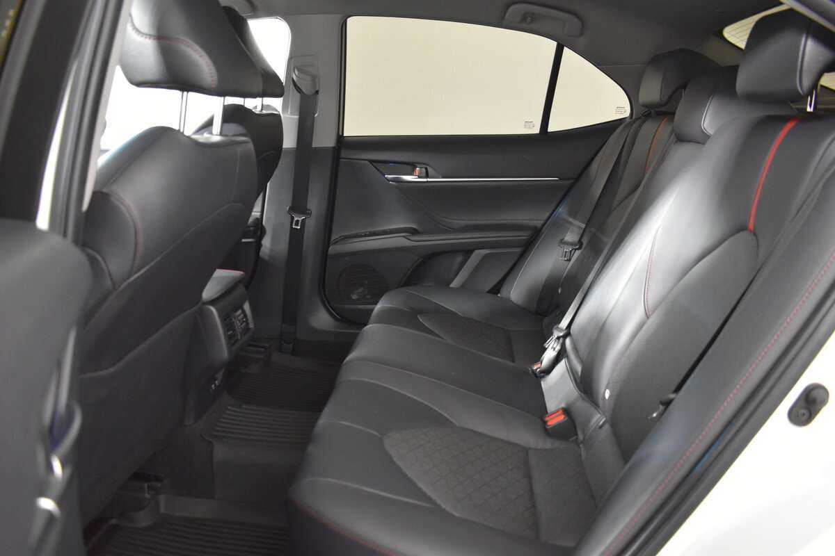 Toyota Camry с пробегом — 2021 год. Фото: #7