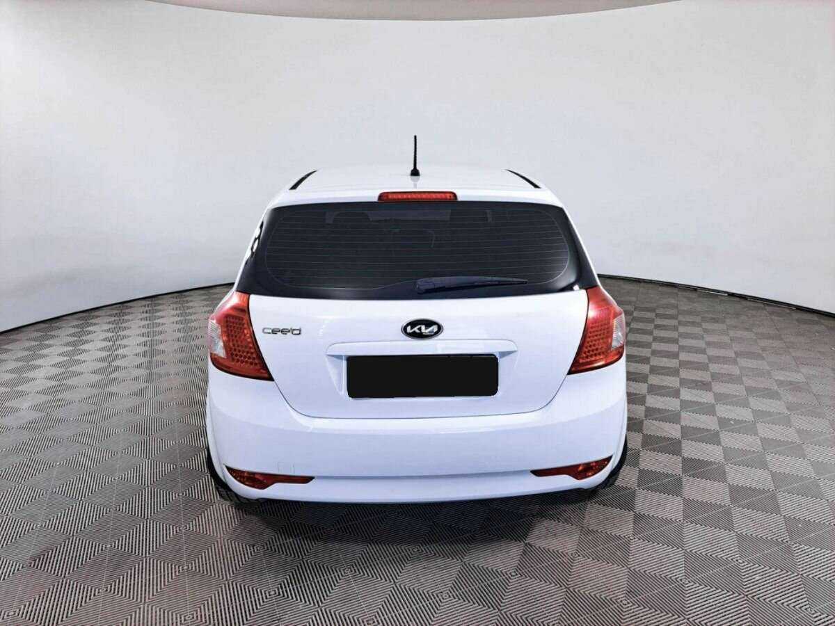 Kia Ceed с пробегом — 2010 год. Фото: #5