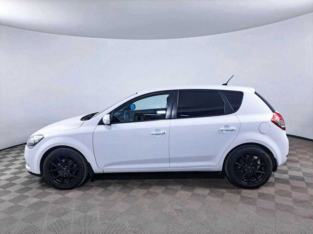 Kia Ceed с пробегом — 2010 год. Фото: #7