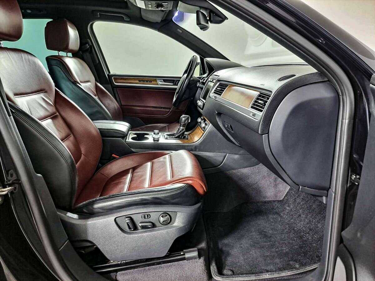 Volkswagen Touareg с пробегом — 2015 год. Фото: #6