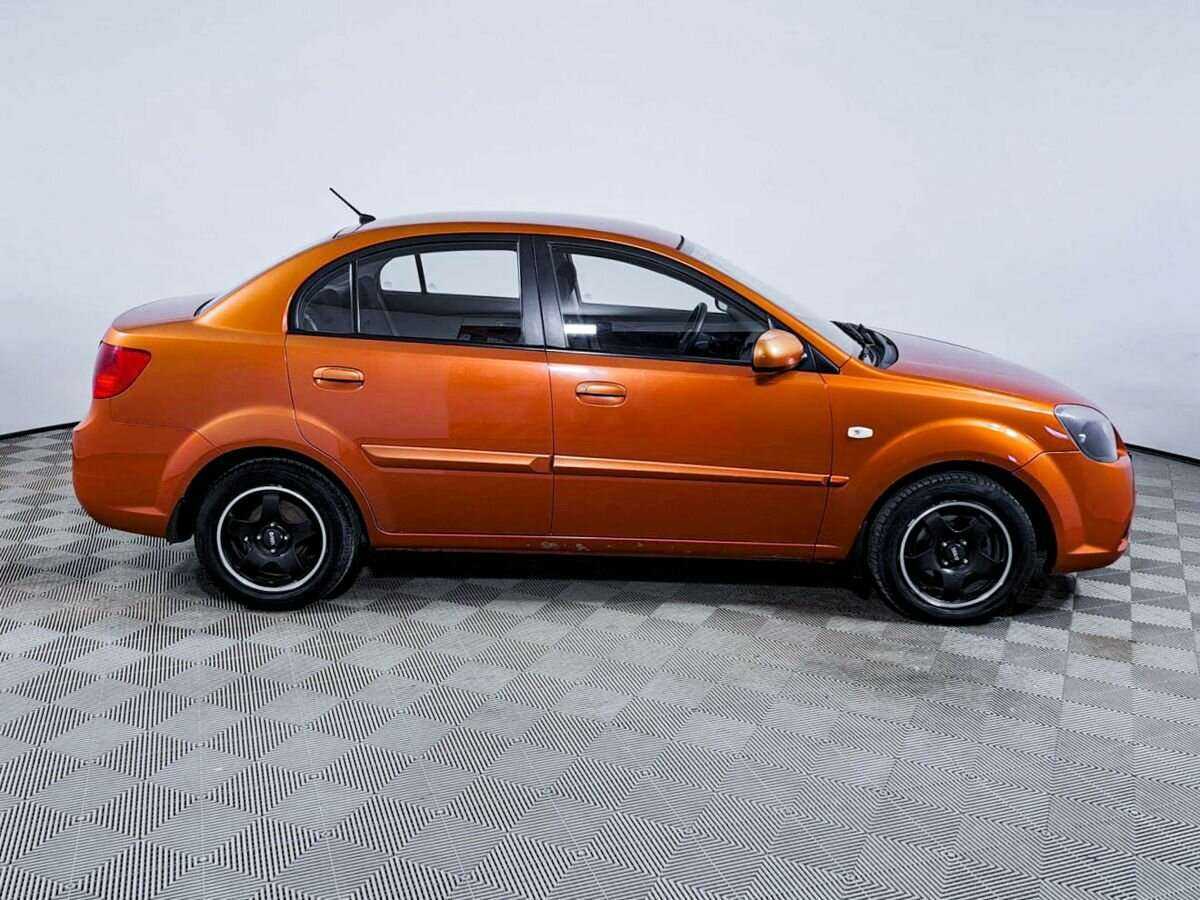 Kia Rio с пробегом — 2011 год. Фото: #3