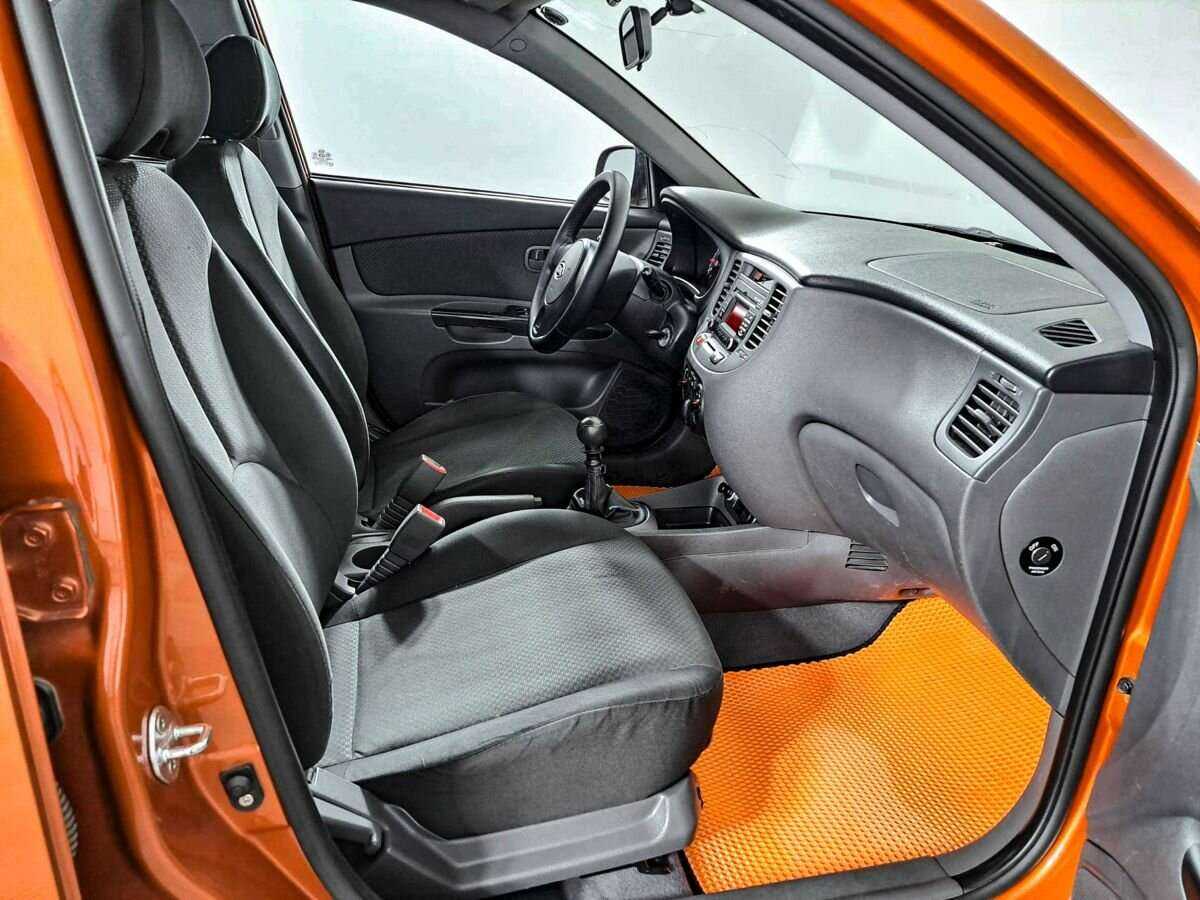 Kia Rio с пробегом — 2011 год. Фото: #8