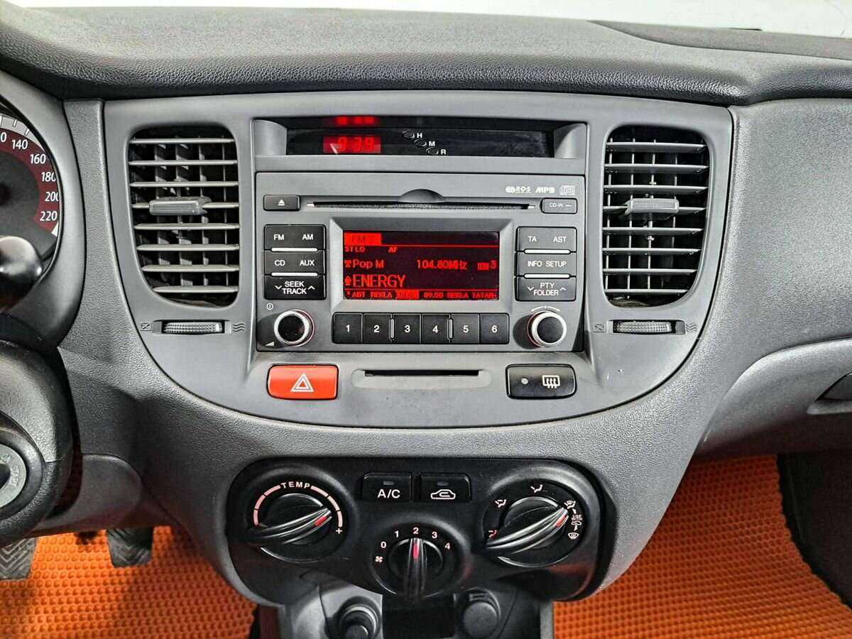 Kia Rio с пробегом — 2011 год. Фото: #12