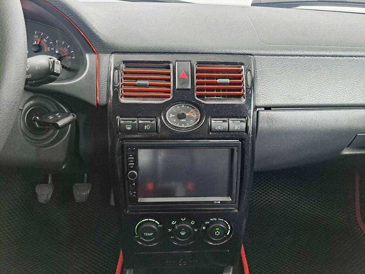 Lada (ВАЗ) Priora с пробегом — 2013 год. Фото: #12