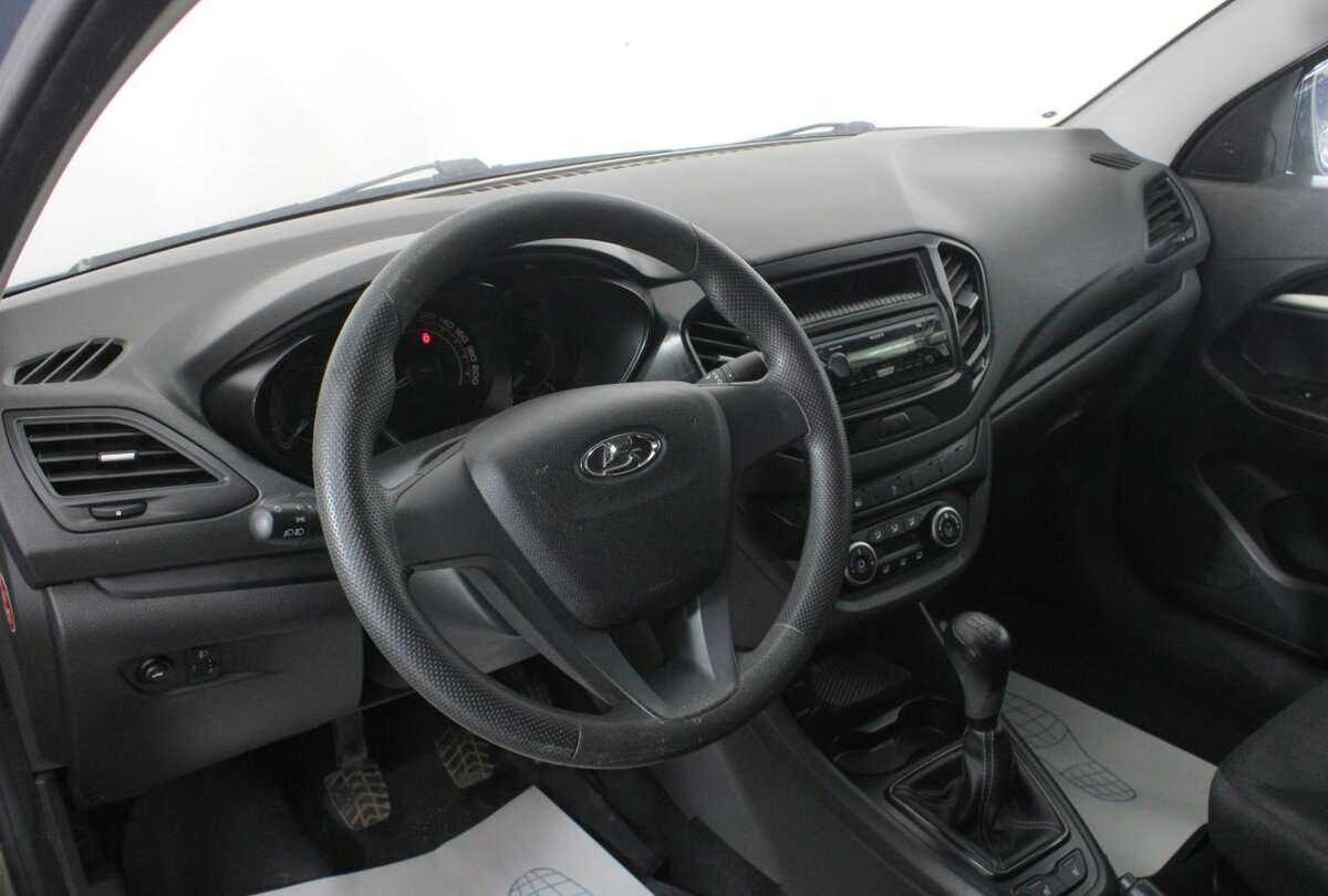 Lada (ВАЗ) Vesta с пробегом — 2017 год. Фото: #12