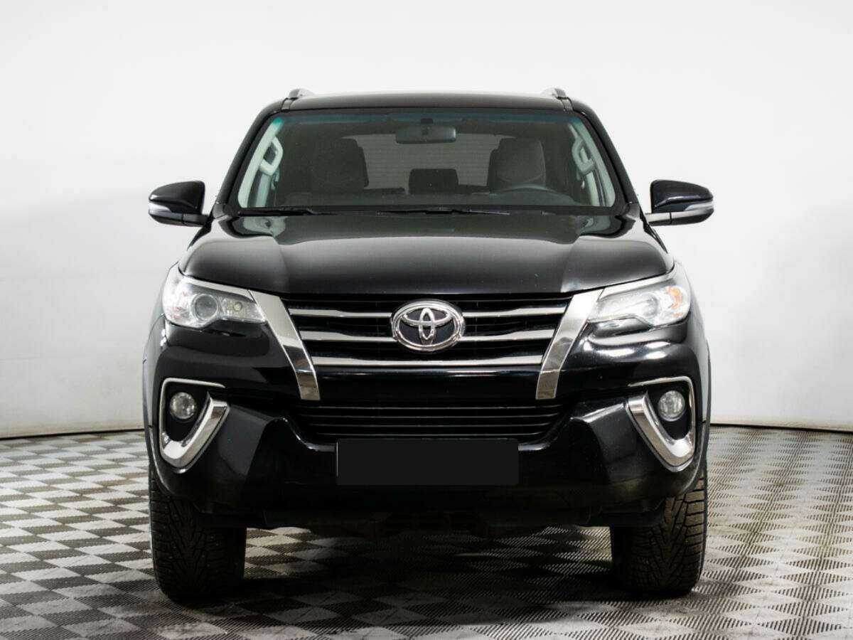 Toyota Fortuner с пробегом — 2018 год. Фото: #1