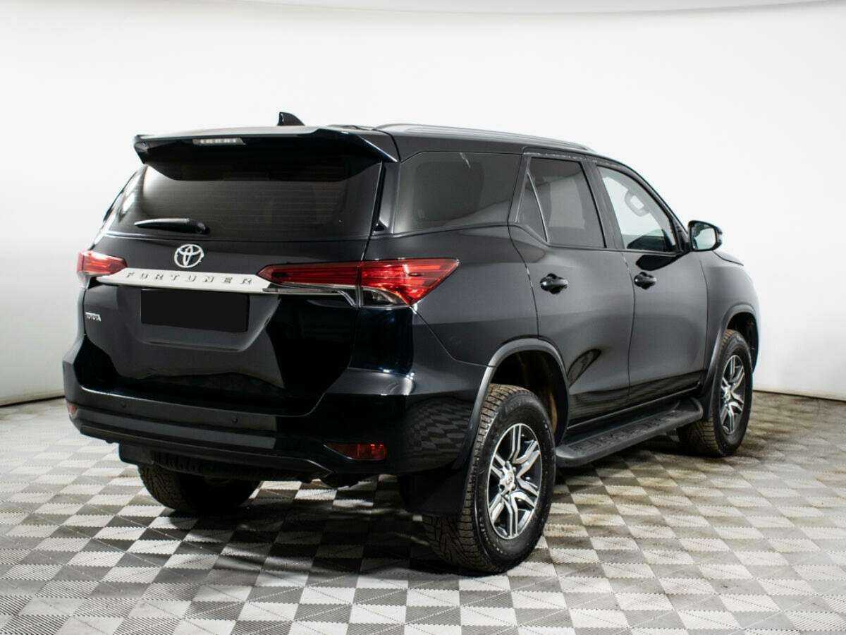 Toyota Fortuner с пробегом — 2018 год. Фото: #3