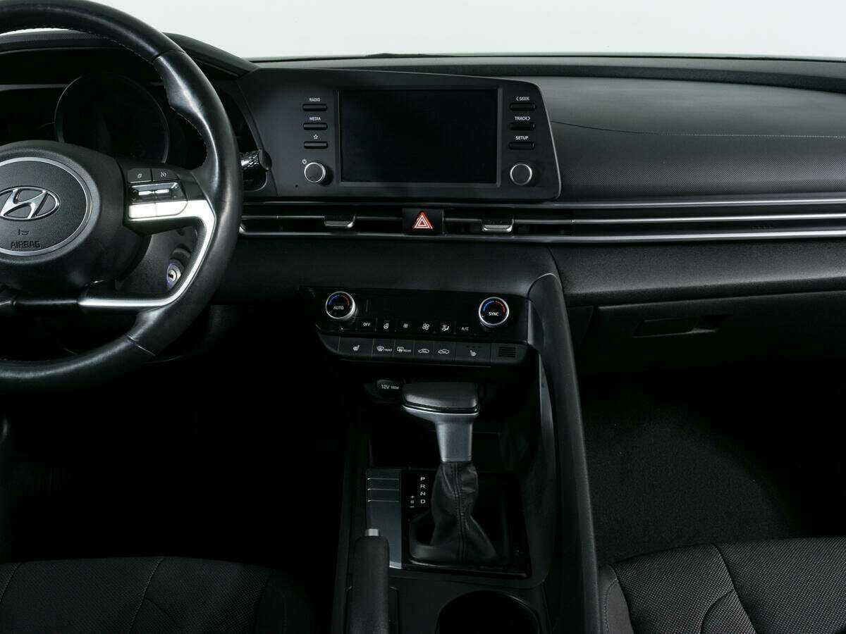 Hyundai Elantra с пробегом — 2021 год. Фото: #7