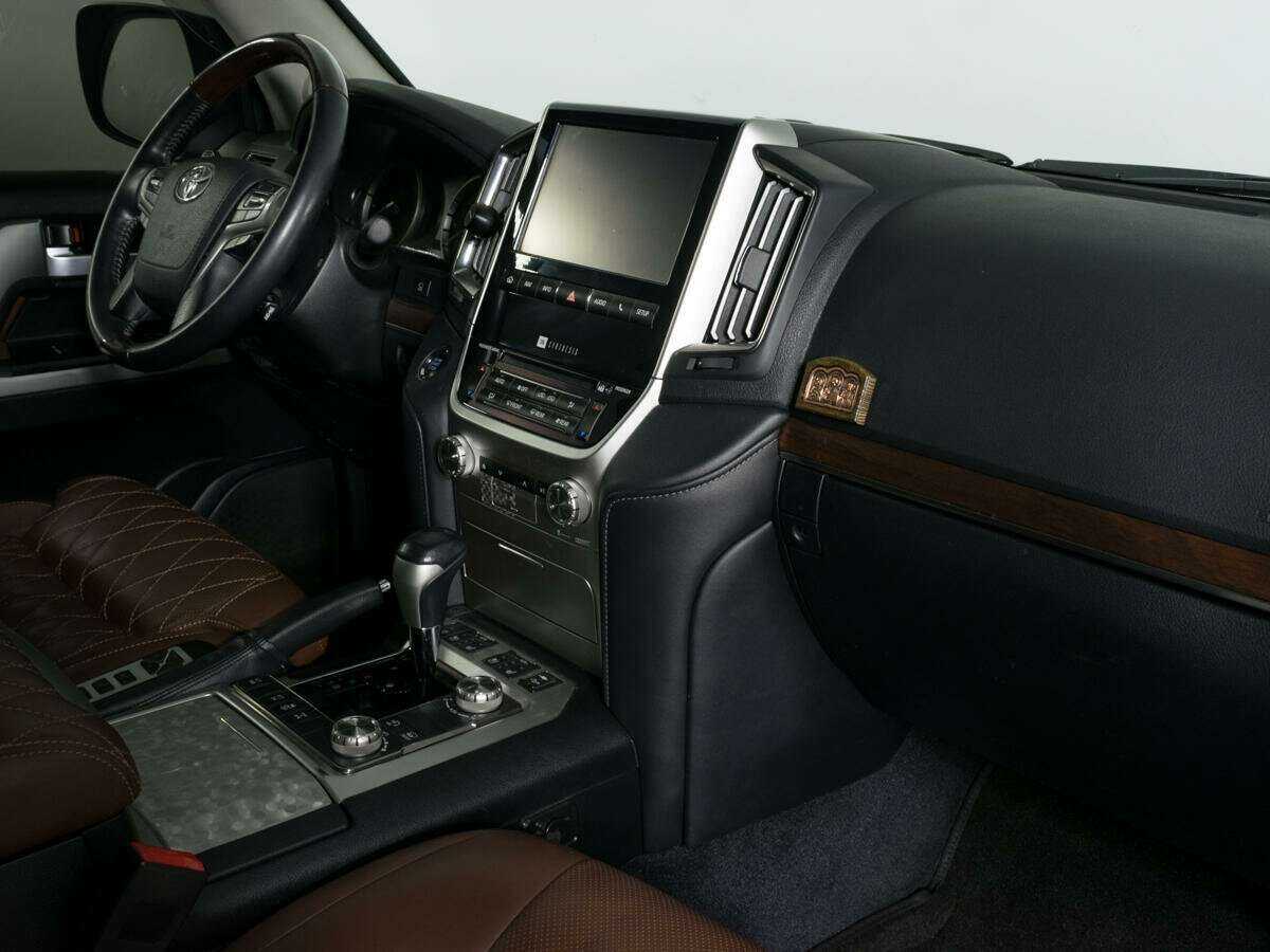Toyota Land Cruiser с пробегом — 2015 год. Фото: #9