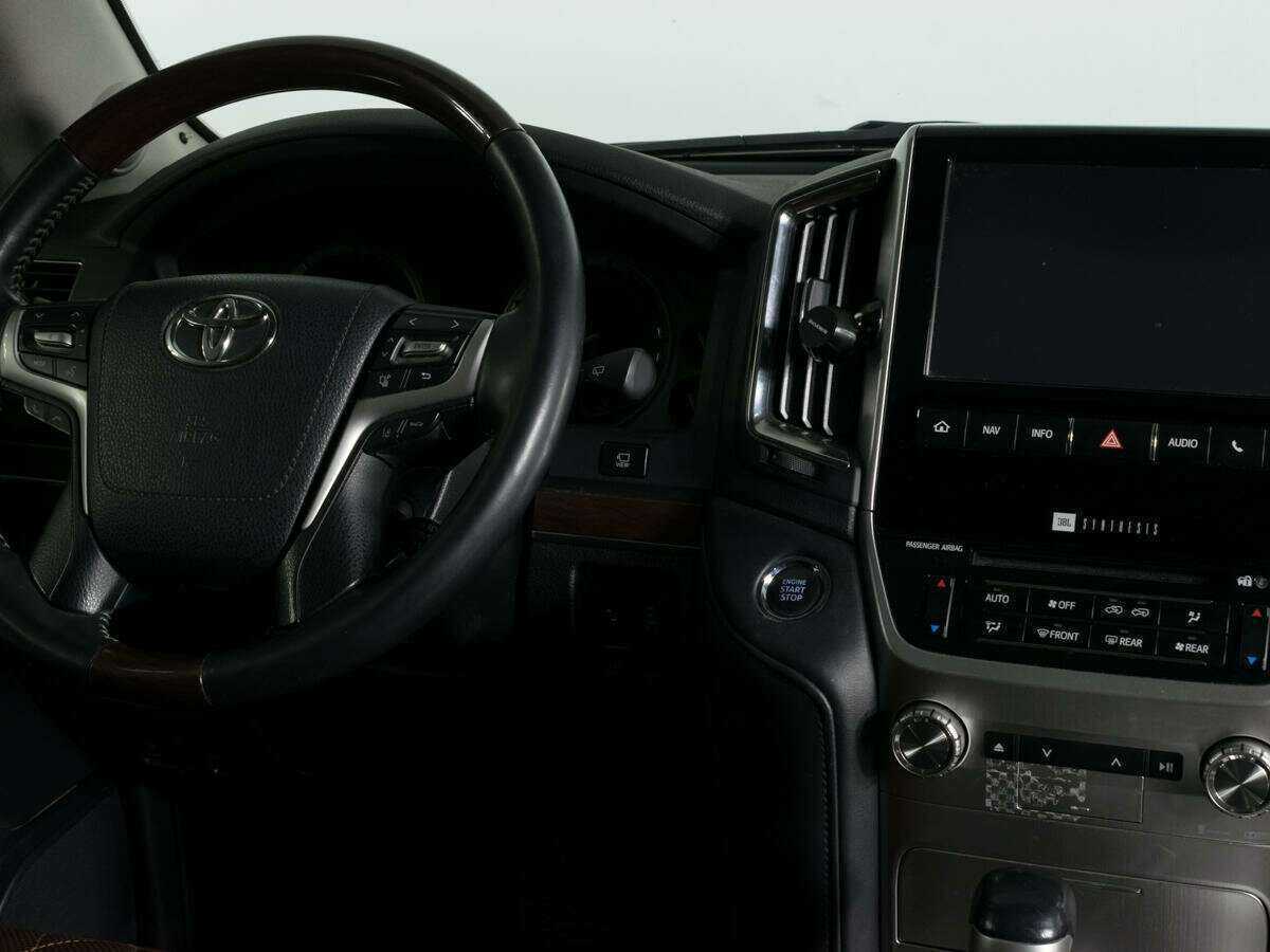 Toyota Land Cruiser с пробегом — 2015 год. Фото: #11