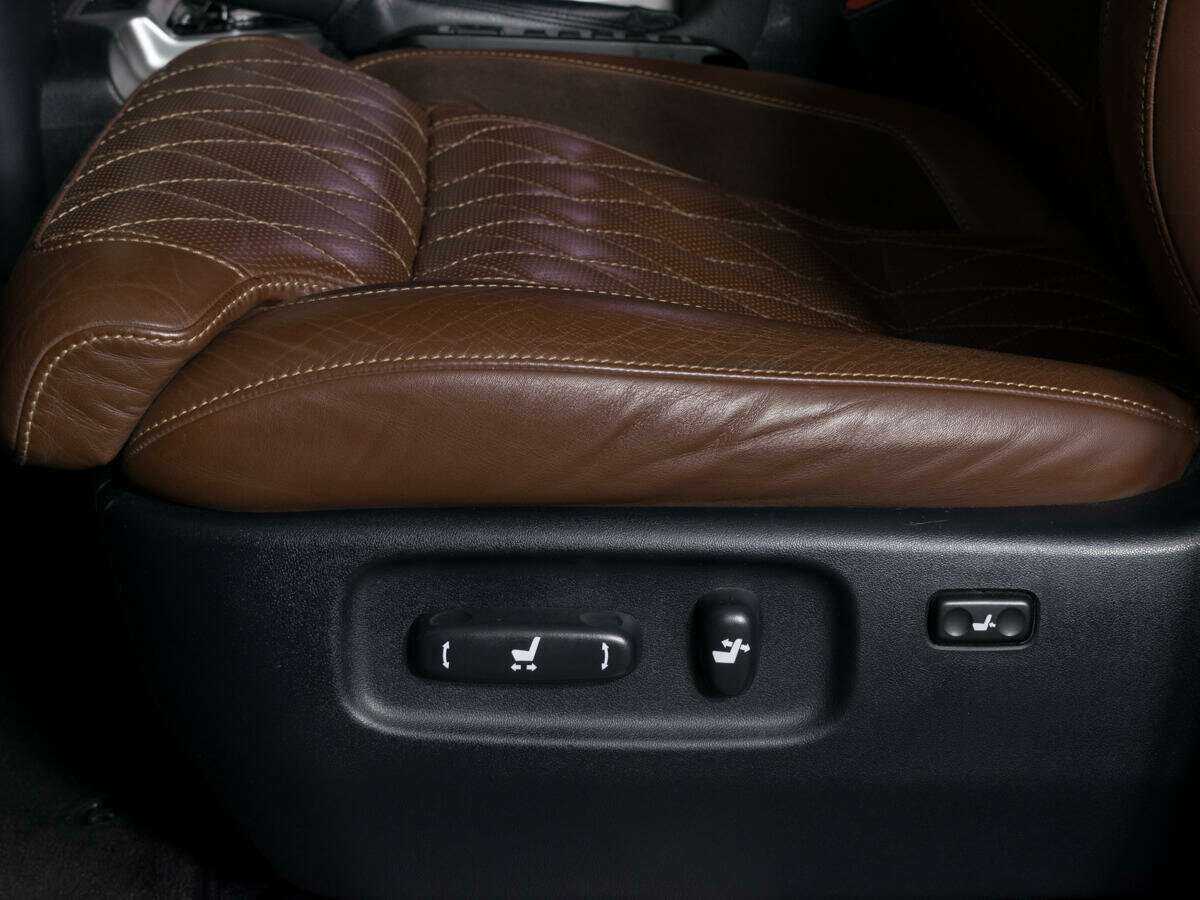 Toyota Land Cruiser с пробегом — 2015 год. Фото: #19