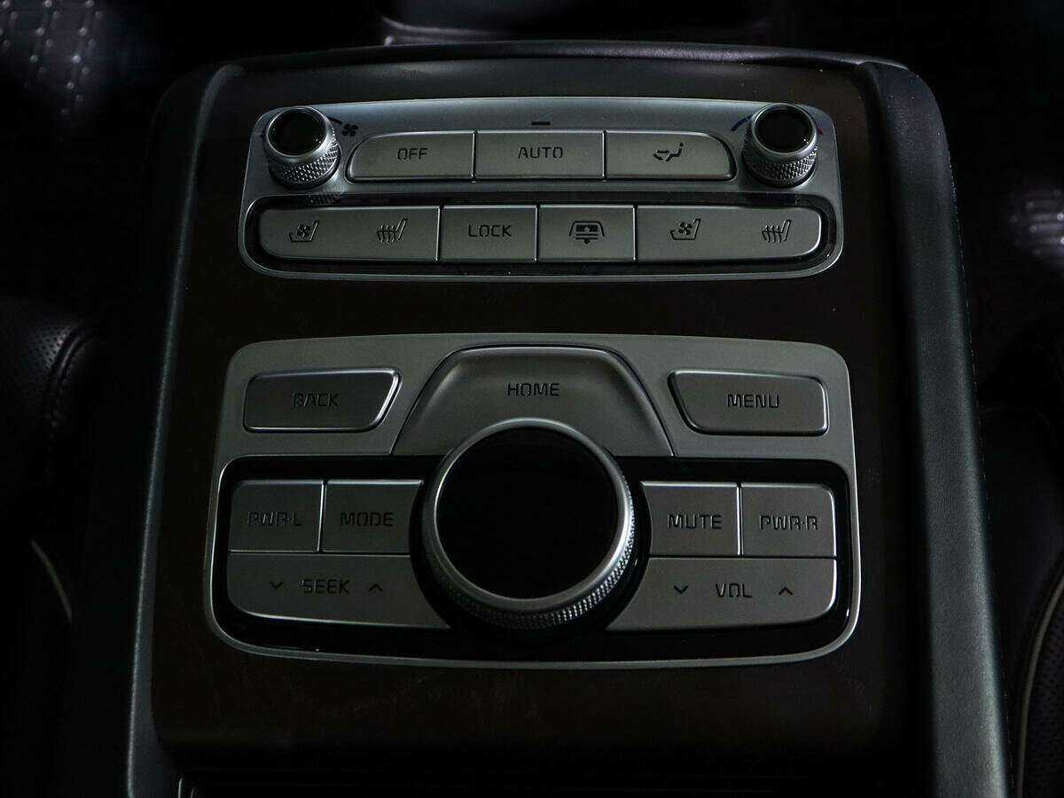 Kia K900 с пробегом — 2019 год. Фото: #16