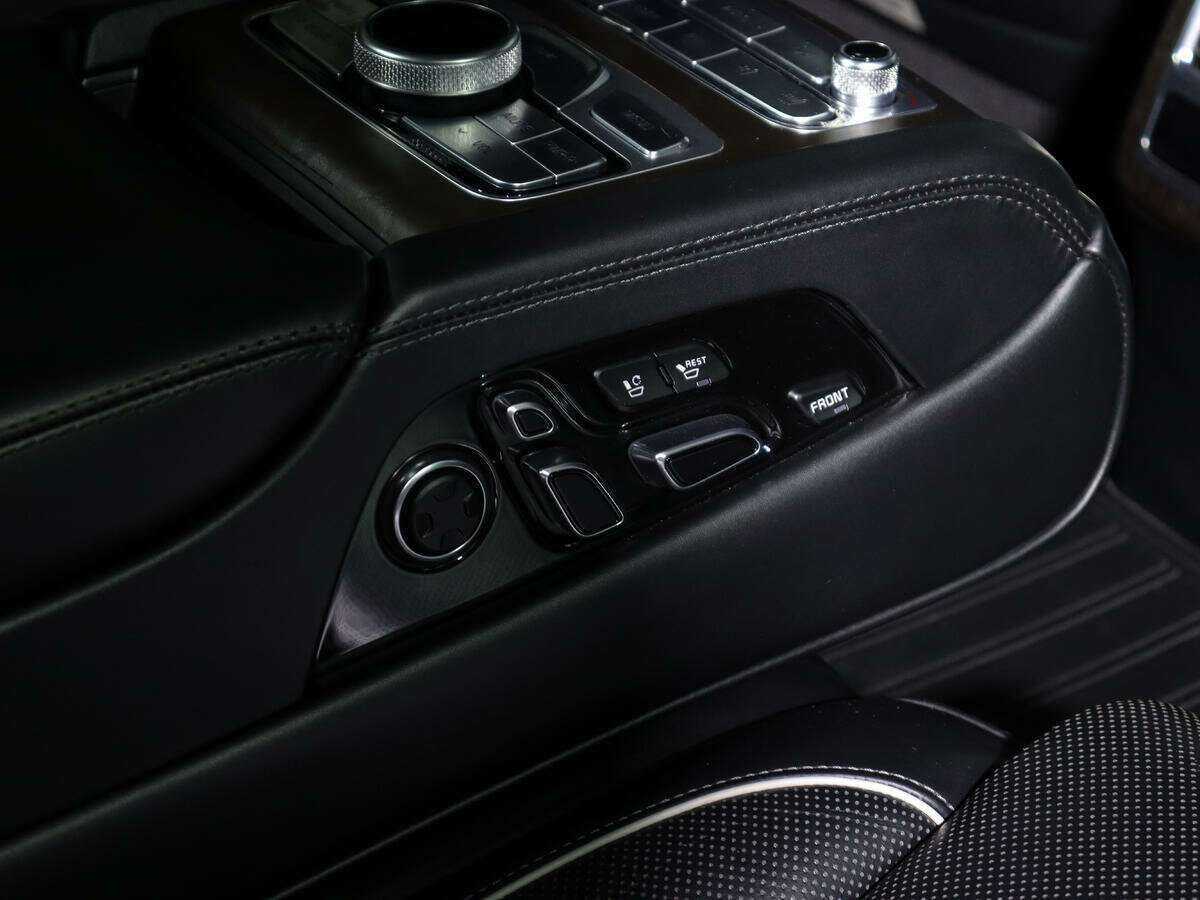 Kia K900 с пробегом — 2019 год. Фото: #17