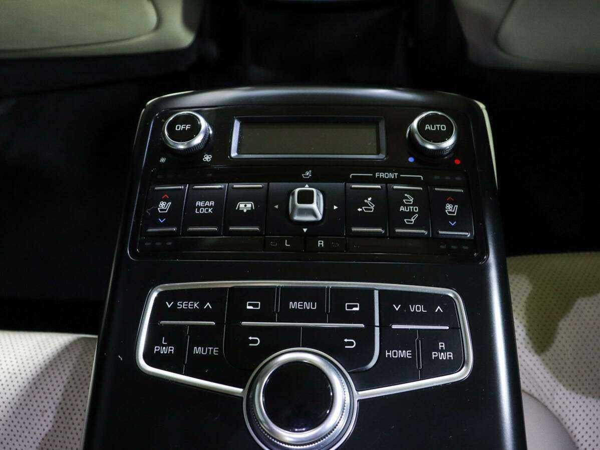 Kia Quoris с пробегом — 2013 год. Фото: #15