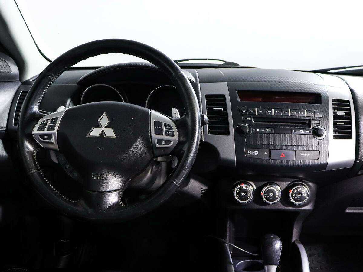 Mitsubishi Outlander с пробегом — 2011 год. Фото: #9