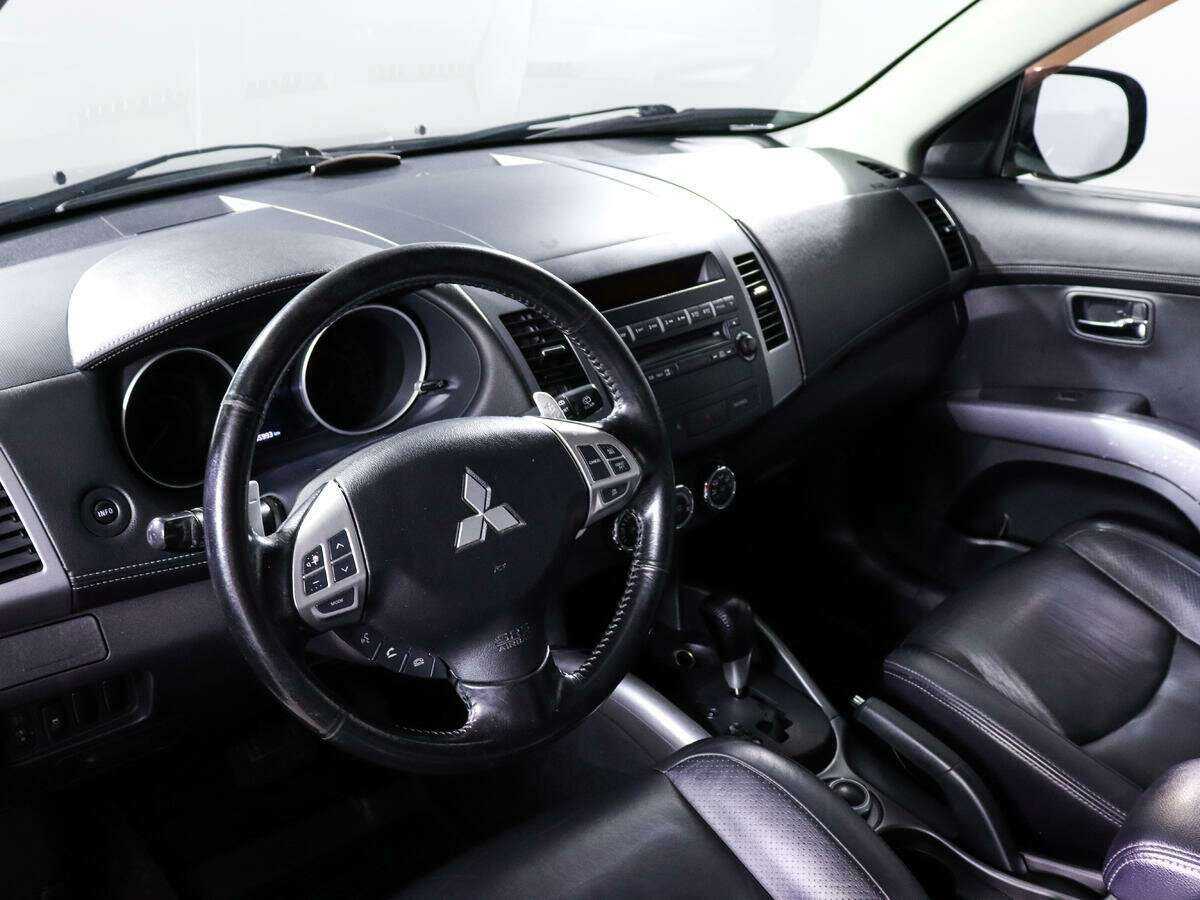 Mitsubishi Outlander с пробегом — 2011 год. Фото: #11