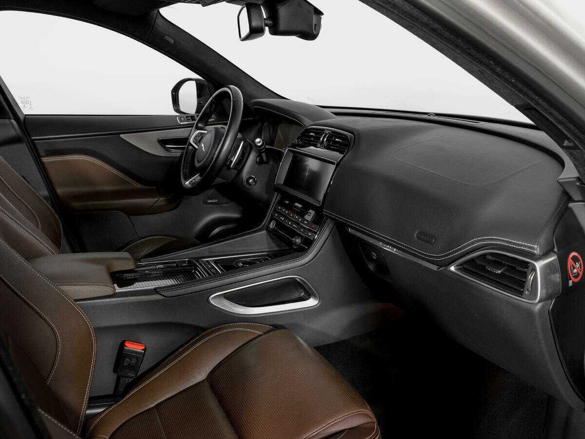 Jaguar F-Pace с пробегом — 2016 год. Фото: #8