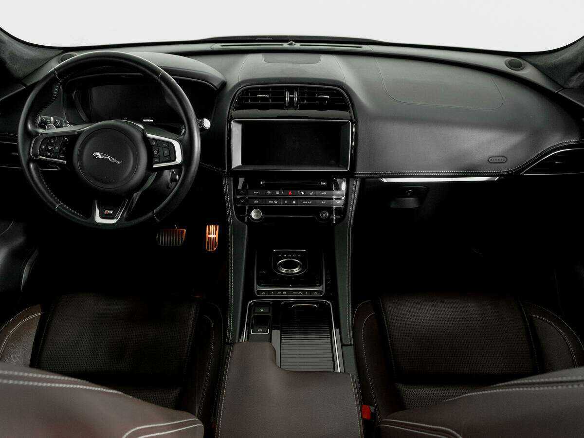 Jaguar F-Pace с пробегом — 2016 год. Фото: #11