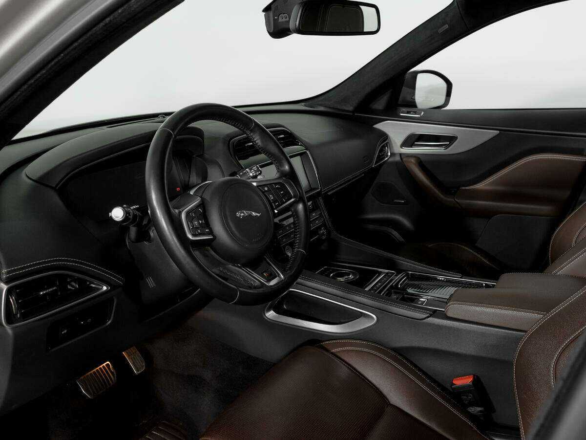 Jaguar F-Pace с пробегом — 2016 год. Фото: #15