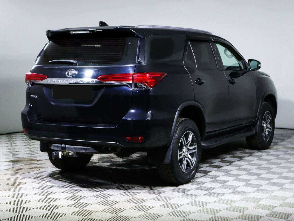 Toyota Fortuner с пробегом — 2018 год. Фото: #3